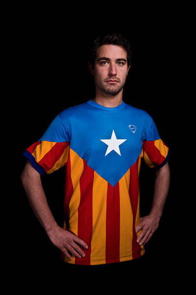 Heraldy Example: Azure neutral charged with five pointed star argent & Valencia CF
PARTED PER PILE