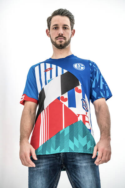 Player Photo: Mark Uth