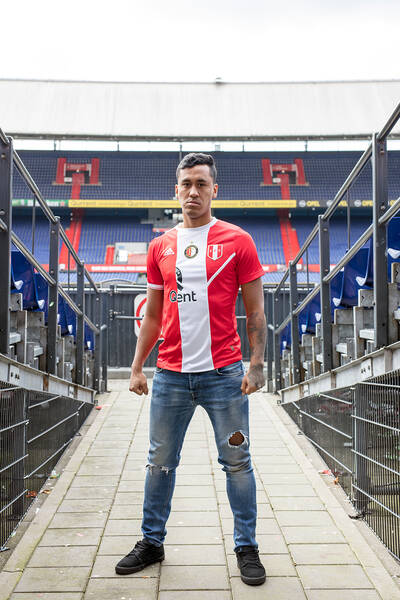 Player Photo: Renato Tapia